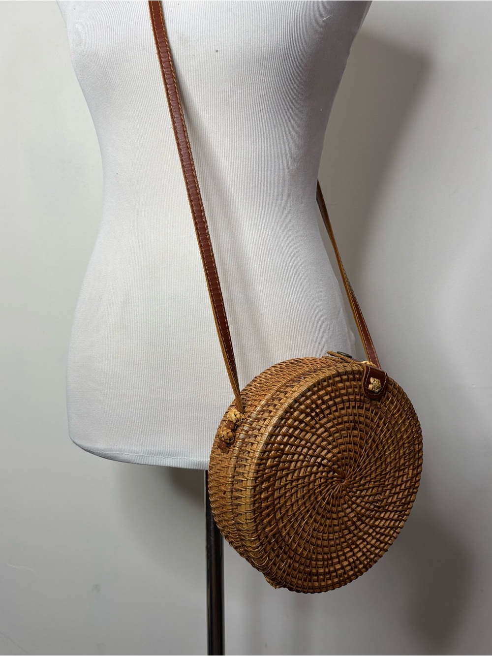Round Rattan Wicker Purse Crossbody Bag Tropical Lining Hand Woven